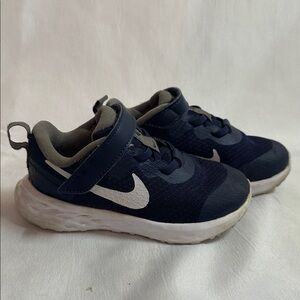 Nike Kids Navy and White Sneakers 9C